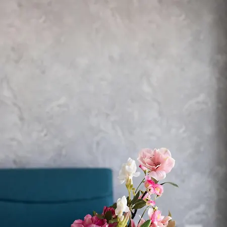 The Pinnacle 3 - 2bed W Indoor Jacuzzi! By Homely