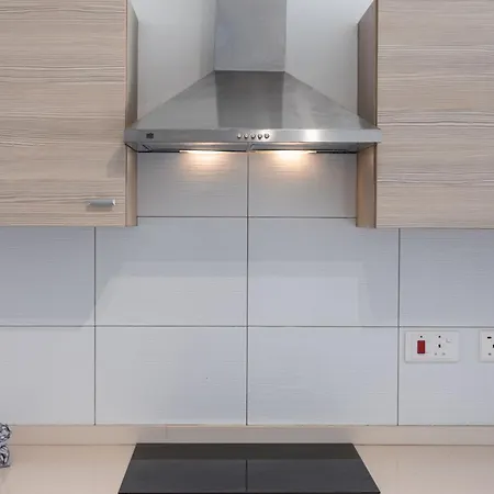 דירה The Pinnacle 3 - 2bed W Indoor Jacuzzi! By Homely מליאהה