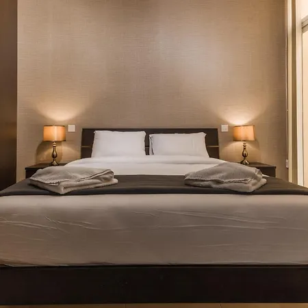 The Pinnacle 3 - 2bed W Indoor Jacuzzi! By Homely المليحة