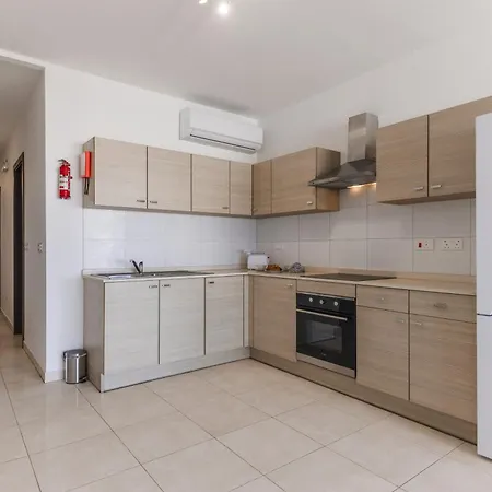 Apartment The Pinnacle 3 - 2bed W Indoor Jacuzzi! By Homely