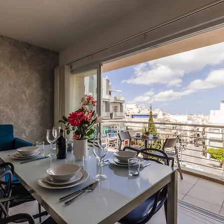 The Pinnacle 3 - 2bed W Indoor Jacuzzi! By Homely Apartment *