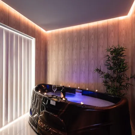 شقة The Pinnacle 3 - 2bed W Indoor Jacuzzi! By Homely المليحة