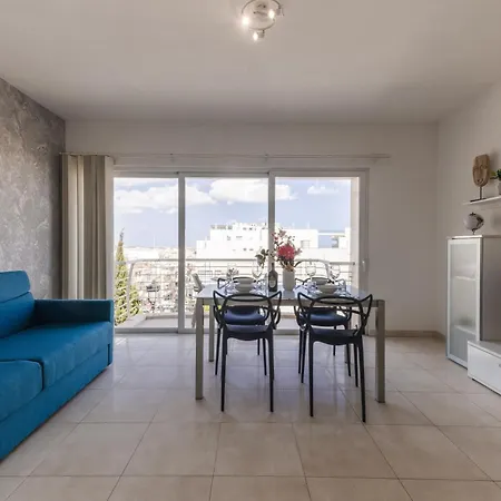 The Pinnacle 3 - 2bed W Indoor Jacuzzi! By Homely