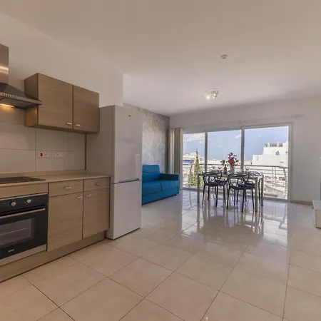 The Pinnacle 3 - 2bed W Indoor Jacuzzi! By Homely Apartment Mellieha