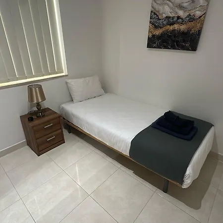 The Pinnacle 3 - 2bed W Indoor Jacuzzi! By Homely