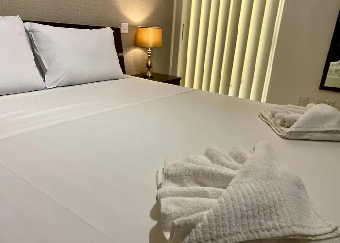 The Pinnacle 3 - 2bed W Indoor Jacuzzi! By Homely *