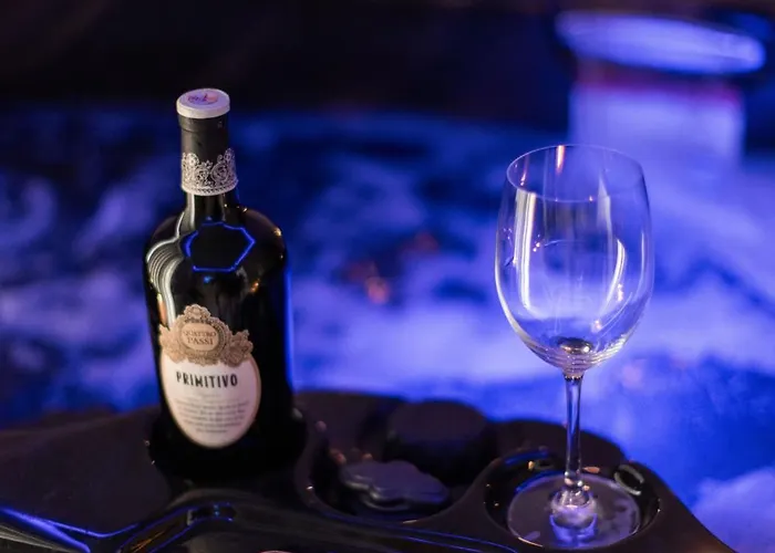 The Pinnacle 3 - 2bed W Indoor Jacuzzi! By Homely 아파트