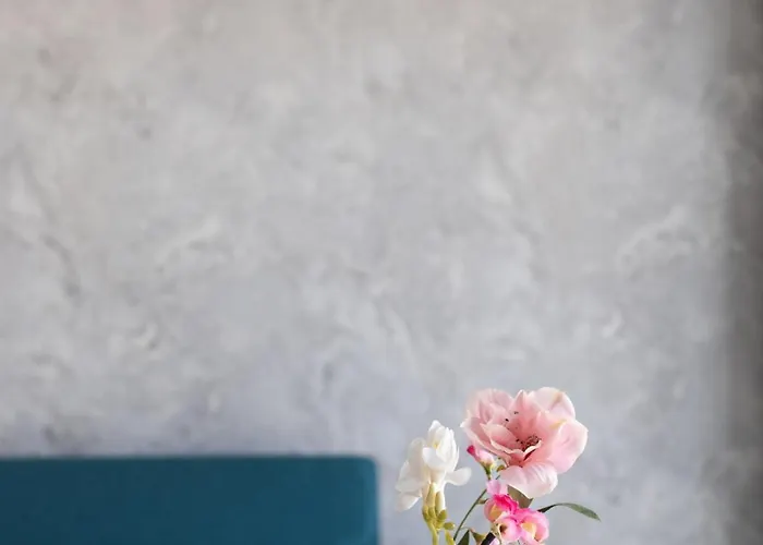 The Pinnacle 3 - 2bed W Indoor Jacuzzi! By Homely