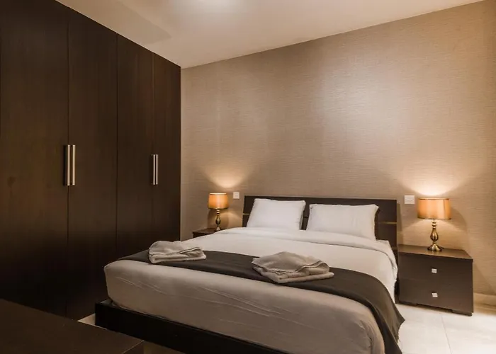 The Pinnacle 3 - 2bed W Indoor Jacuzzi! By Homely 아파트 *