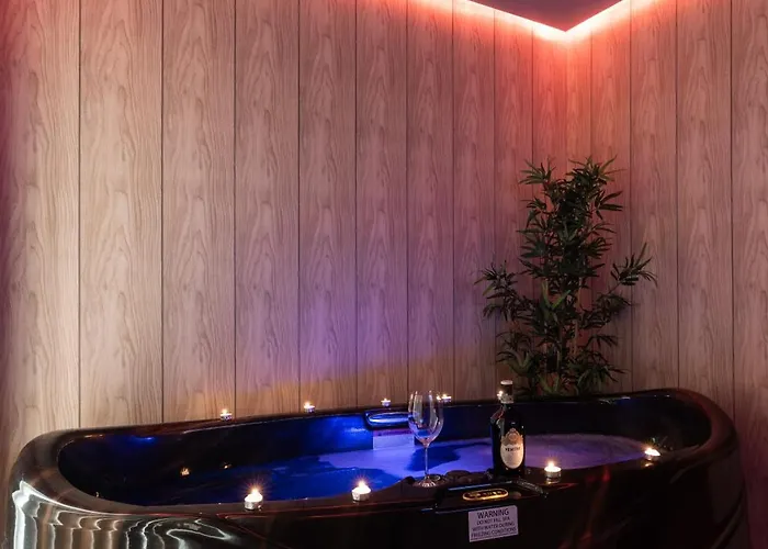 아파트 The Pinnacle 3 - 2bed W Indoor Jacuzzi! By Homely *