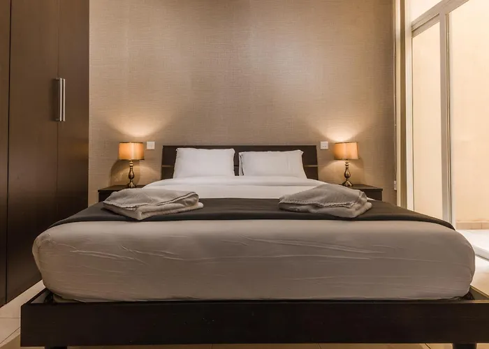 The Pinnacle 3 - 2bed W Indoor Jacuzzi! By Homely 멜리에하