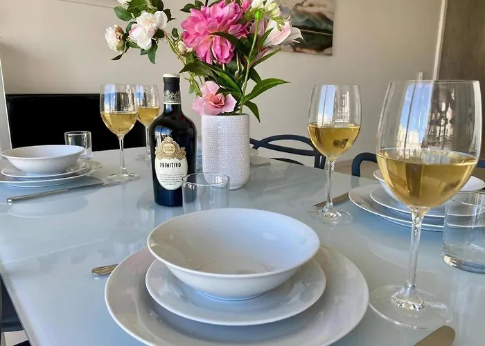 The Pinnacle 3 - 2bed W Indoor Jacuzzi! By Homely 아파트